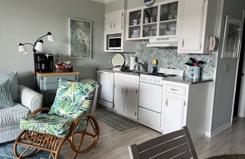 Folly Field Condo | SWEET, CLEAN & INVITING C355 - ocean view - close 2 elevator - well equipped
