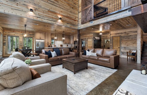 Broken Bow Cabin | 'Sweet Dreams', 4 Kings+Loft, 6 Bath, Sleeps 16, Arcade, EV, 2mi to Beavers Bend