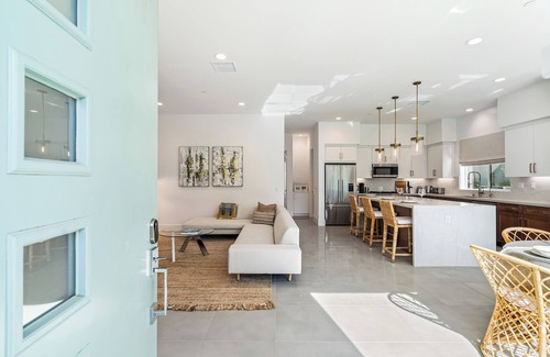 Palm Springs House | Sweet Dreams in Miralon - with aesthetic cues from vibrant modern architectural heritage