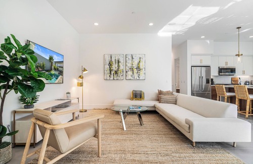 Palm Springs House | Sweet Dreams in Miralon - with aesthetic cues from vibrant modern architectural heritage