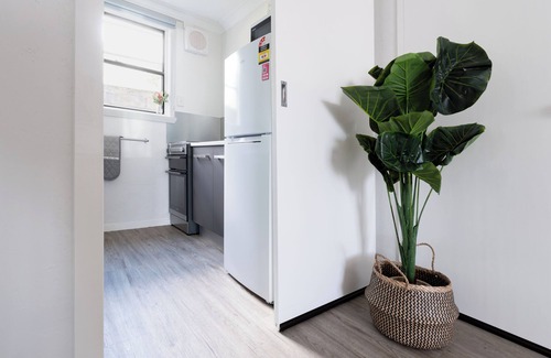 Riverside Apartment | Sweet Escape: Studio with Parking & WiFi