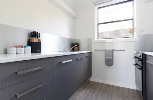 Riverside Apartment | Sweet Escape: Studio with Parking & WiFi