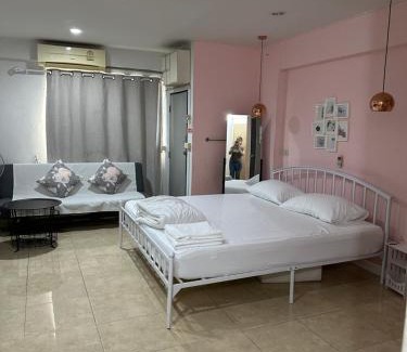 Huai Khwang Apartment | Sweet Honey Tossed Private Condo