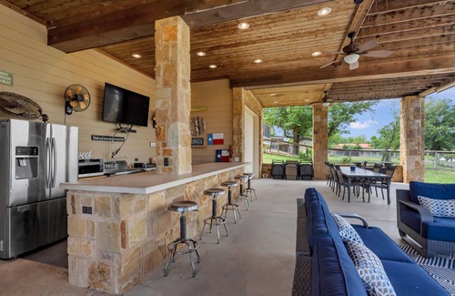 Kingsland House | Sweet Life Lake LBJ Grand Getaway: Private Beach, Pool & Entertainment Oasis for 16!