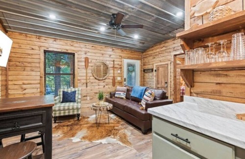 Ringold Cabin | Sweet lil' tiny cabin, kitchenette, fire pit, glamping in style, near lake