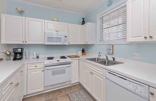 Central Myrtle Beach Condo | Sweet Magnolia - 2BR Condo w/Pool + Near Beach