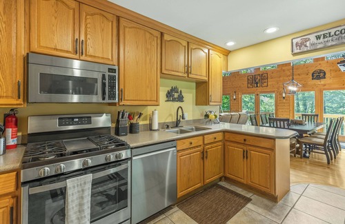 Cullowhee House | Sweet Mountain Dreams (2BR) with Views of Lake Glenville