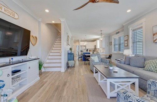 Wilmington Beach House | Sweet Serendipity - Close to beach, Greenway, and popular restaurants and bars.