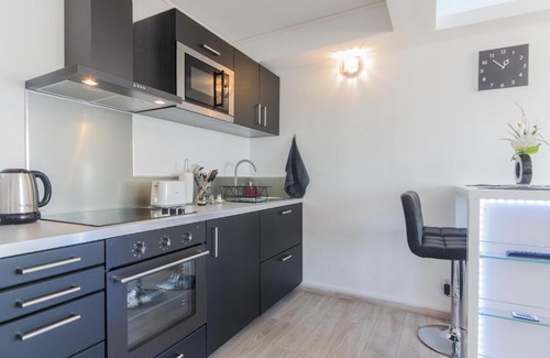 Faubourg-Raines Apartment | SweetHome Dijon - Black & White