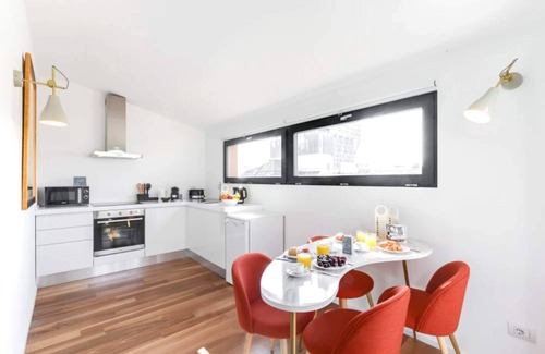 Milan Centre Apartment | Sweett | Duomo View III