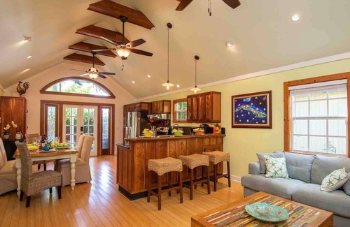 Old Town House | *SWEPT AWAY @ OLD TOWN* Dreamy Private Home & Pool + LAST KEY SERVICES.