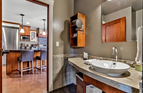 Canmore Apartment | Swift's Nest , Nest in the Rockies