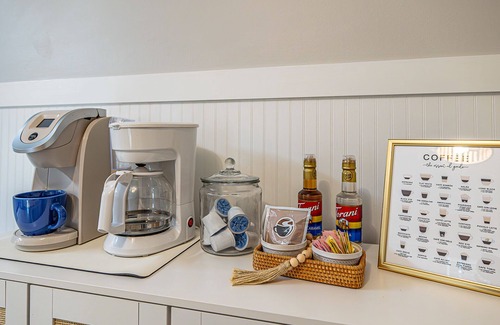 Saint Simons Island House | Swim, bike, relax: South Side Condo near East Beach with 4 bikes included