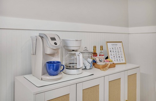 Saint Simons Island House | Swim, bike, relax: South Side Condo near East Beach with 4 bikes included