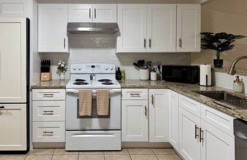 Reno House | Swim, Hike, Explore & Relax just minutes from lakes-beaches, nature & Ft. Worth!