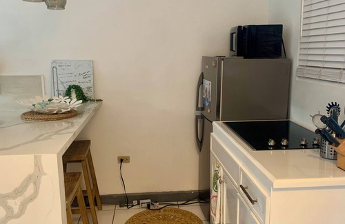 Orange Bay Apartment | Swim, Sleep and Exhale. Good for 1, perfect for 2 - 24hr security, Free Wifi