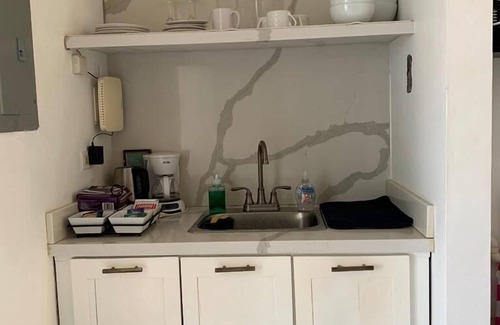 Orange Bay Apartment | Swim, Sleep and Exhale. Good for 1, perfect for 2 - 24hr security, Free Wifi