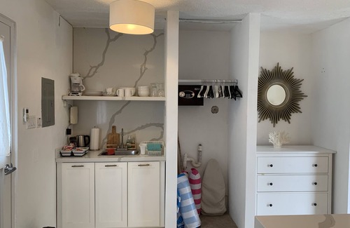 Orange Bay Apartment | Swim, Sleep and Exhale. Good for 1, perfect for 2 - 24hr security, Free Wifi