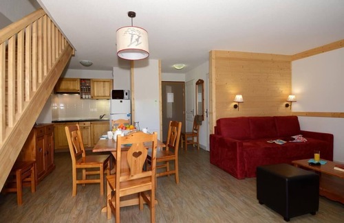 Saint-Sorlin-d'Arves Apartment | Swimming pool, parking, tv, ski locker, 63-68m², Saint Sorlin d'Arves