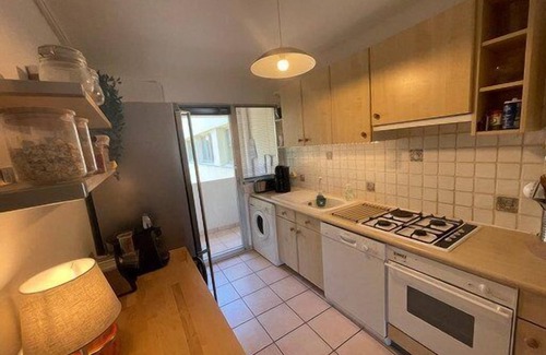Saint-Mandrier-sur-Mer Apartment | Swimming pool, Wi-Fi, private parking, terrace, beaches and shops on foot