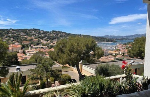 Saint-Mandrier-sur-Mer Apartment | Swimming pool, Wi-Fi, private parking, terrace, beaches and shops on foot