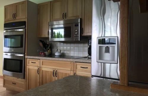 Okanagan-Similkameen House | Swimming pool, Family friendly home!