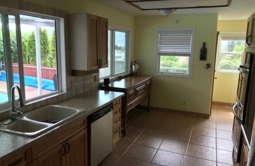 Okanagan-Similkameen House | Swimming pool, Family friendly home!