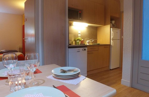 Evian-les-Bains Apartment | Swimming pool, sauna, balcony, tv, 23m², Thollon les Mémises