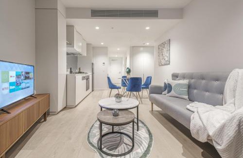 Southbank Apartment | Swimming Pool View 2br2ba At Ms Balcony