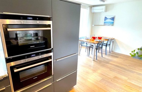 Unterseen Apartment | SwissHut Modern 10min Interlaken West Station - Apart. Blume 1