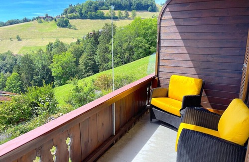 Goldiwil Apartment | SwissHut Stunning Views Alps & Lake - Apart. Ringold Down
