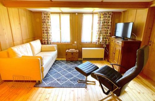 Darligen Apartment | SwissHut Stunning Views Alps Lake - Apart. Erli Up
