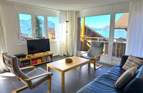 Merligen Apartment | SwissHut Stunning Views Alps Lake - Apart. Innerdorf