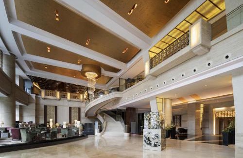 Jing'an Hotel | Swissôtel Grand Shanghai - Stroll down West Nanjing Road and soak in downtown Shanghai vibrancy