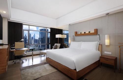 Jing'an Hotel | Swissôtel Grand Shanghai - Stroll down West Nanjing Road and soak in downtown Shanghai vibrancy