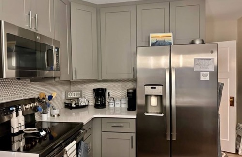 Clear Lake House | Swordfish Suite - Dog Retreat …Dog Friendly House- 2 blocks from Lake!