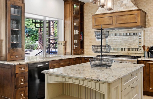 Buenavante House | SWSS - Ultimate Neighborhood Getaway: Pool, Hot Tub, Games & Concierge Services at Luxe