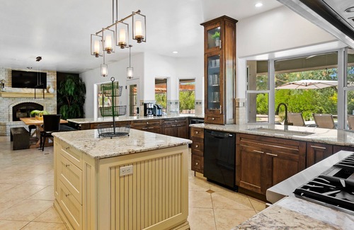 Buenavante House | SWSS - Ultimate Neighborhood Getaway: Pool, Hot Tub, Games & Concierge Services at Luxe