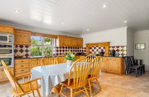Clifden House | Sycamore Cottage on the outskirts of Clifden