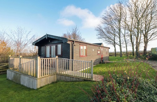 Loftus Cottage | SYCAMORE LODGE, pet friendly, with a garden in Danby