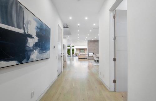 Greater Wilshire - Hancock Park Villa | Sycamore Villa