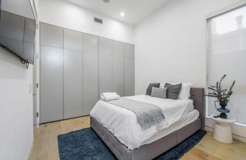 Greater Wilshire - Hancock Park Villa | Sycamore Villa