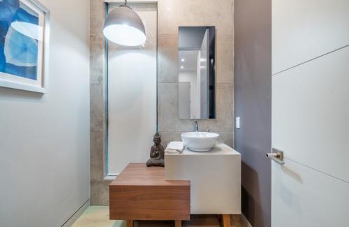 Greater Wilshire - Hancock Park Villa | Sycamore Villa