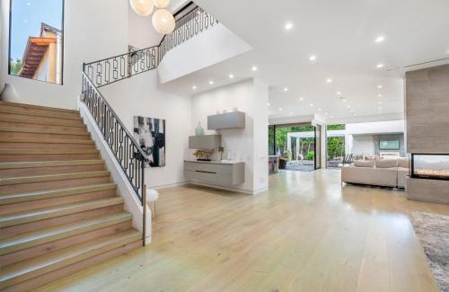 Greater Wilshire - Hancock Park Villa | Sycamore Villa