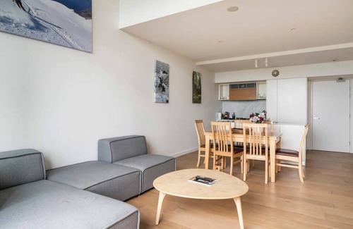Crows Nest Apartment | Sydney Urban Oasis Balcony Views and BBQ
