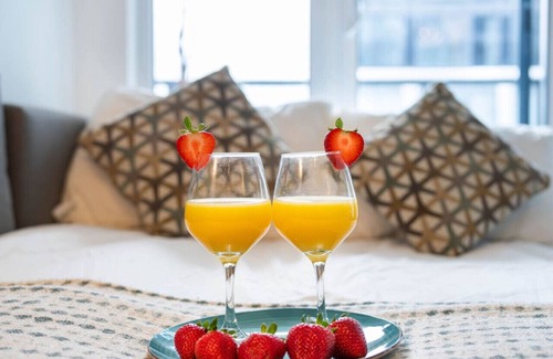 Cabbagetown South Hotel | Sylvestre Suites - Downtown Toronto - 2BR