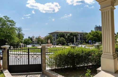 Saints Constantine and Helena Apartment | Symphony Harmony