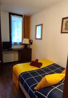 Chamonix City Centre Apartment | Sympathique Appartement Le Chamois Blanc Chamonix, Parking