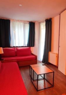 Chamonix City Centre Apartment | Sympathique Appartement Le Chamois Blanc Chamonix, Parking