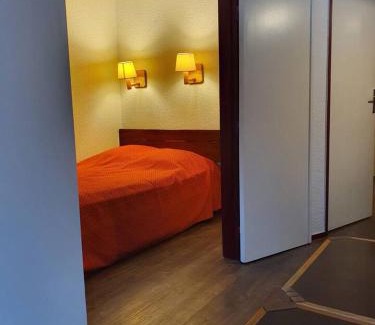 Chamonix City Centre Apartment | Sympathique Appartement Le Chamois Blanc Chamonix, Parking